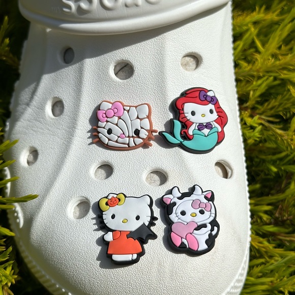 Hello Kitty Croc Charms - Picture 1 of 8